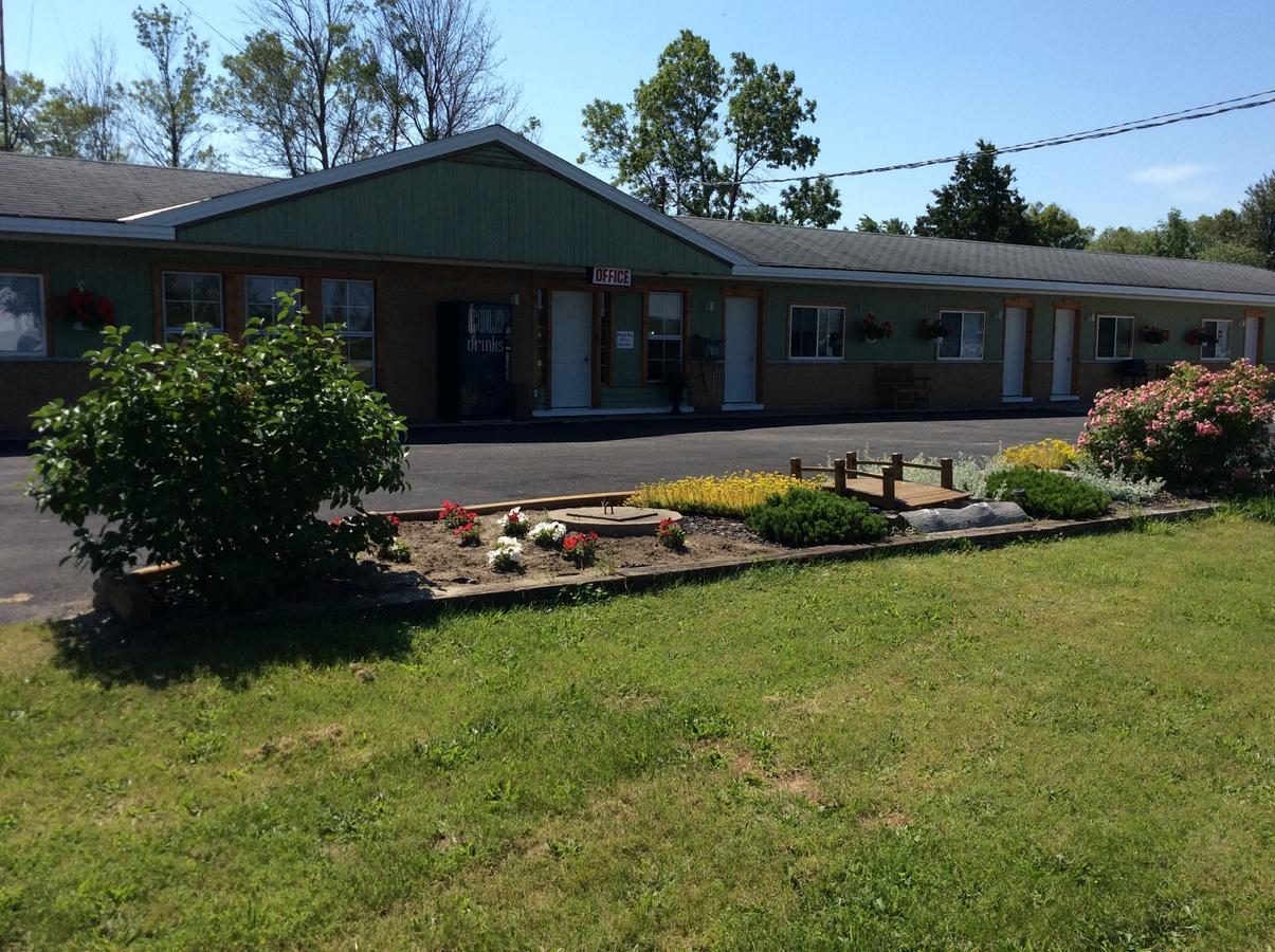 Tay Motel Waubaushene Bagian luar foto